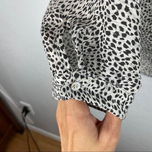 Joie Purine 100% Silk Button Down Blouse White Leopard Print Split Neck Sz Small - Picture 4 of 10